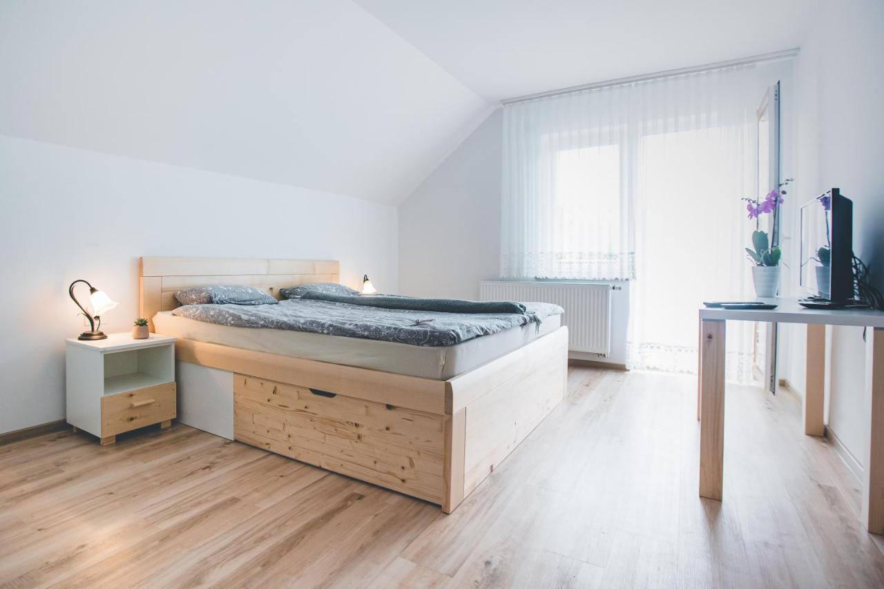 Apartma Pri Bostjanu Škofja Loka Esterno foto
